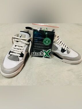 Authentic Nike Air Jordan 4 Retro ‘Military Black’  
Sz. 7 Youth/ 7 Men/ 8.5W